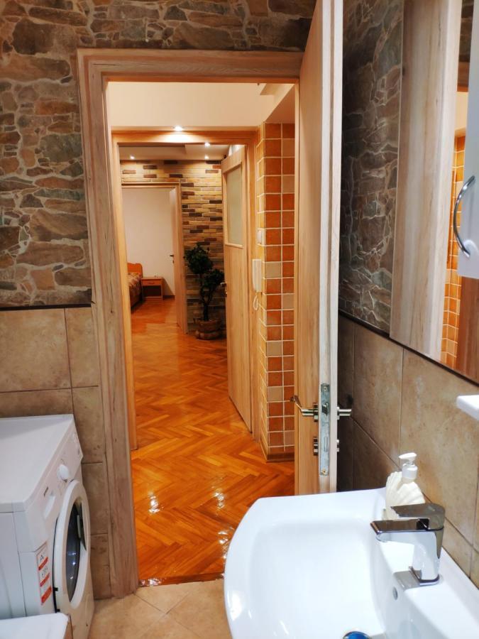 V2 With Love - Vintage Modern And Spacious Белград Екстериор снимка
