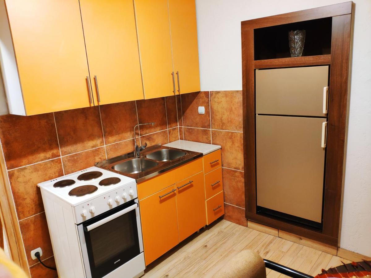 V2 With Love - Vintage Modern And Spacious Белград Екстериор снимка