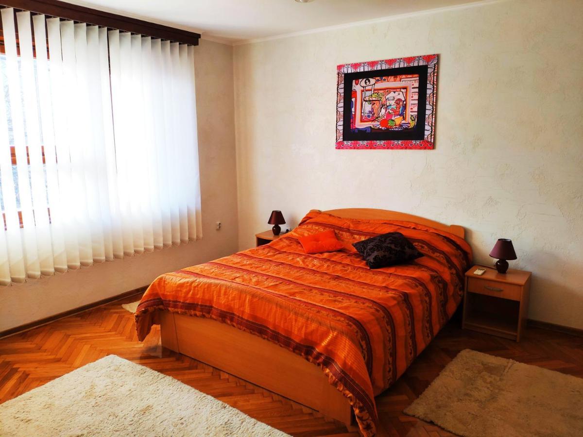 V2 With Love - Vintage Modern And Spacious Белград Екстериор снимка